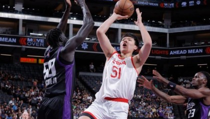 开云平台中国-男篮51分惨败！5上5下引争议，杨瀚森秀脚步成亮点